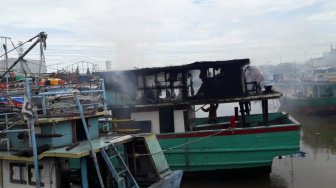 Kapal Nelayan Terbakar di Pelabuhan Muara Angke, Kerugian Capai Rp 500 Juta