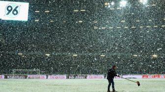 Gegara Salju Tebal, Gelandang Hannover Ini Gagal Cetak Gol Krusial