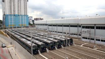 Sejumlah unit Mass Rapid Transit (MRT) di stasiun dan depo MRT Lebak Bulus, Jakarta, Selasa (12/3). [Suara.com/Arief Hermawan P]