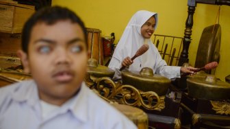 Siswa Difabel Ujian Praktik Musik