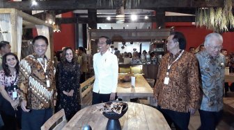 Tinjau Pameran Furnitur, Jokowi Targetkan Industri Mebel Tumbuh 2 Digit