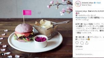 Burger Bunga Sakura di Jepang, Rasanya Gimana Ya?