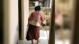 Anak Pindah Rumah Tak Mengabari, Nenek Pulang Jalan Kaki Kehabisan Ongkos