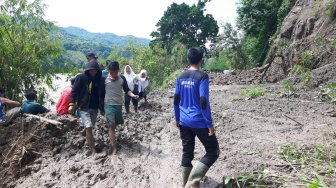 Jalan Lintas Provinsi Sumsel Tertimbun Longsor