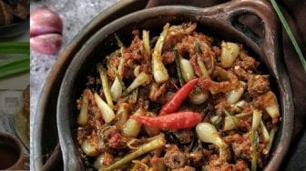 Kaya Bumbu Resep Sambal Hati Bawang Rambut, Bikin Maknyus