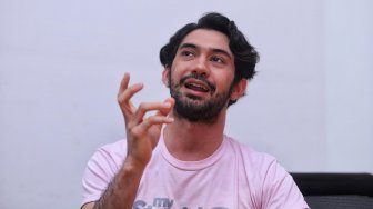 Reza Rahadian Ungkap Tantangan Syuting My Stupid Boss 2