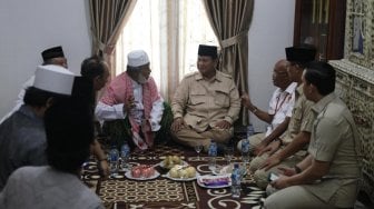 Sowan Ke Ulama Banten, Prabowo Cerita Ingin Naikan Gaji TNI dan Polri