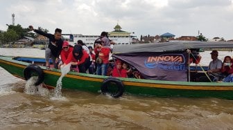 Komunitas Innova Tunjukkan Aksi Peduli Sungai Musi dan Konvoi Aman