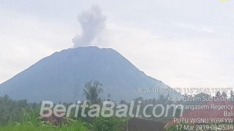 Gunung Agung Erupsi, Kolom Abu Capai 600 Meter