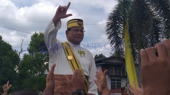 Capres Prabowo Terharu Disambut Meriah di Pontianak