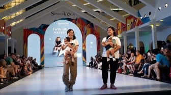 Lucunya Sedah Mirah Jalan di Catwalk Bareng Sang Ibu Kahiyang Ayu