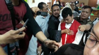 Ricuh, Haris Simamora Dipukuli Keluarga Korban Seusai Sidang