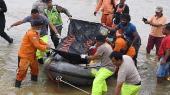 Evakuasi Korban Banjir Bandang Sentani