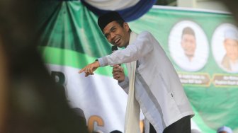Bikin Pangling, Tampilan Macho Ustaz Abdul Somad saat Naik RX-King