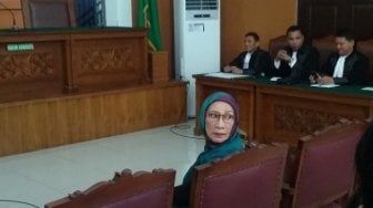 Hadapi Sidang Putusan Sela, Ratna Sarumpaet Ditemani Atiqah Hasiholan