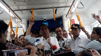 Momen Jokowi Jajal MRT Jakarta