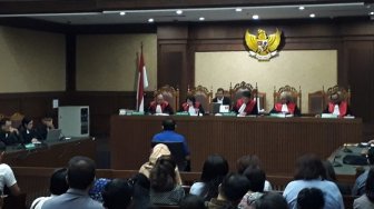 Bantu Pelarian Buronan KPK, Lucas Divonis 7 Tahun Penjara