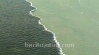 Heboh, Warna Air Laut Ini Terbelah Dua