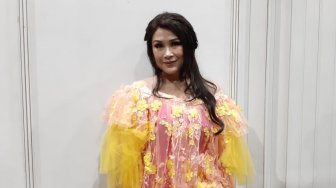 Titi DJ Rupanya Pecinta Kain Indonesia