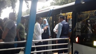 Chelsea Islan hingga Gading Marteen Ikut Jokowi Naik Busway ke Stasiun MRT