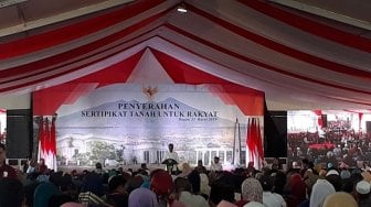 Jokowi ke Warga Bogor: Siapa yang Mau Sertifikat?Sini Maju Saya Beri Sepeda