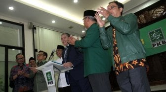 Ketua Umum Partai Kebangkitan Bangsa (PKB) MUhaimin Iskandar berserta jajaran pengurus PKB menerima kunjungan komite eksekutif Centrist Democrat International (CDI) di Kantor DPP PKB, Jakarta, Jumat (22/3). [Suara.com/Arief Hermawan P]