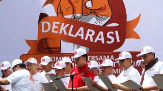 Deklarasi Komitmen Bersama jelang kampanye rapat umum iklan kampanye bersama Pemilu 2019 di Lapangan Parkir Kantor Bawaslu RI, Jakarta, Sabtu (23/3).  [Suara.com/Arief Hermawan P]