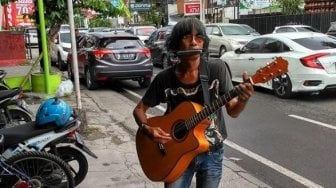 Pengamen Viral ala Pieter Lennon Asal Yogya : Ngamenlah dengan Terhormat