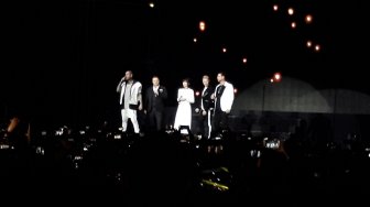 Nostalgia Bareng Fans, Boyzone Sukses Gelar Konser Perpisahan di Jakarta