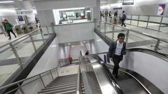 Suasana di Stasiun MRT Bundaran HI, Jakarta, Senin (25/3).[Suara.com/Muhaimin A Untung]