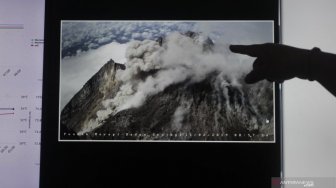 Awan Panas Meluncur Dua Kali Dari Gunung Merapi