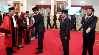 Presiden Jokowi Tanggapi Pencopotan Hakim MK Aswanto: Semua Harus Taat Aturan