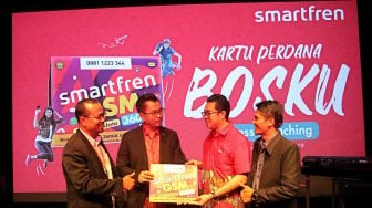 Peluncuran kartu perdana Smartfren BOSKU di Plaza Senayan, Jakarta, Selasa (26/3). [Suara.com/Arief Hermawan P]