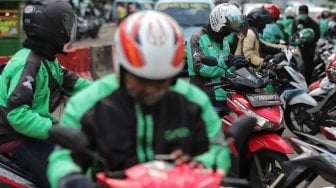 Biar Cepat Dapat Penumpang, Alasan Ojol Demen Ngetem di Pinggir Jalan