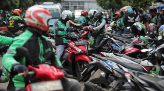 Kerap Mangkal di Pinggir Jalan, Ojol Bantah Jadi Biang Macet di Jakarta