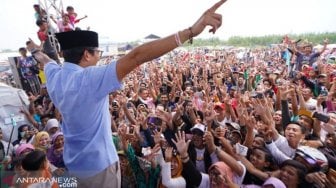 Di Depan Warga Sorong, Sandiaga Janji Turunkan Tiket Pesawat ke Papua