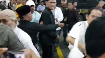 Merasa Diperlakukan Bak Teroris, Hercules Coba Usir Polisi di Sidang