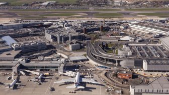 Jatuh dari Pesawat, Penumpang Gelap Tewas Dekat Bandara Heathrow