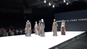 Nuansa Etnik Lebaran Dikenalkan Kamilaa by Itang Yunasz di IFW 2019