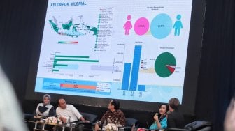 Politisi Partai Nasdem Tina Talisa, Ketua Komisi Pengaduan Masyarakat & Penegakan Etika Pers Dewan Pers Imam Wahyudi, Staf Ahli Menkominfo Hendri Subiakto, Direktur Komunikasi Indonesia Indikator Rustika Herlambang, dan Prita Laura memberi paparan saat Talkshow Politik Tanpa Hoax di Hotel Sultan, Jakarta, Jumat (29/3). [Suara.com/Muhaimin A Untung]