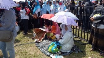 Kampanye Terbuka di Stadion Pakansari, Pendukung Prabowo Bawa Anak