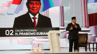 Sindir Kartu Sakti Jokowi di Debat, Prabowo: Enggak Usah Banyak Kartu
