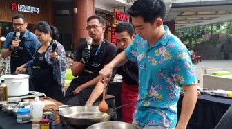 Cerita Serunya Nicky Tirta Masak Sambil Siaran Radio