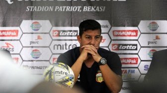 Kondisi Lapangan PTIK Buruk, Pelatih Bhayangkara FC Tak Ambil Pusing