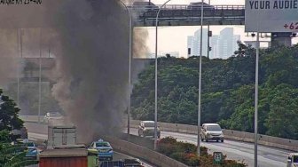 Kebakaran di Kolong Tol Pluit, Arus Lalin ke Bandara Soetta Dialihkan