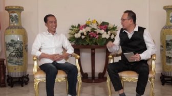 Ditanya soal Jan Ethes yang Rewel, Jokowi Bikin Cak Lontong Kecele