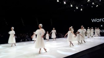 Ketangguhan Balerina Jadi Inspirasi Koleksi Barli Asmara di IFW 2019