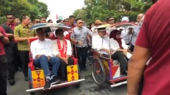 Kampanye di Makassar, Jokowi Naik Becak ke Lapangan Karebosi