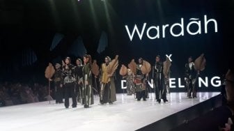 Curi Perhatian, Boyish Look ala Dian Pelangi Bertema Kroma DI IFW 2019