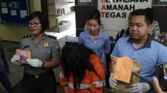 Mengaku Teman Akrab, Wanita Ini Malah Tega Mencuri Uang Sebesar Rp 17 Juta